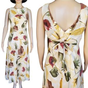 Vintage Petite sophisticate sleeveless round neck long fall dress.